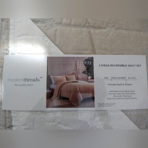 Modern threads 3 piece reversible quilt set beige New without tags - Picture 3 of 4
